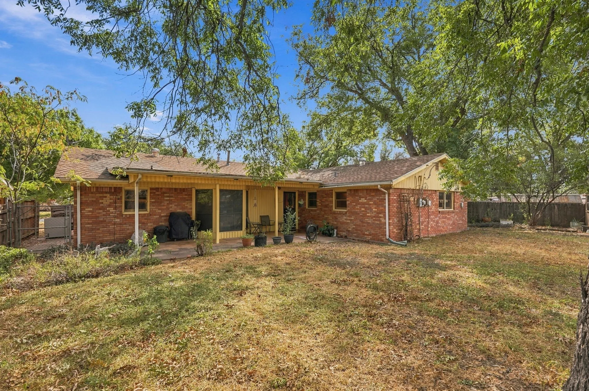 Single Family Residence For Sale in Taylor County , 30 Mill Court, Abilene, Texas 79603, 3 Bedroom, 2 Bathroom, 2 Garage spaces, 1,583 Sqft, built in 1957, mls#21398354, Real Estate Agent in Abilene, Homes For Sale in Taylor county, Homes For Sale in Abilene, Realtor in Abilene Texas, Real Estate Brokerage Independent Realty Texas, Luminita Cordes Realtor