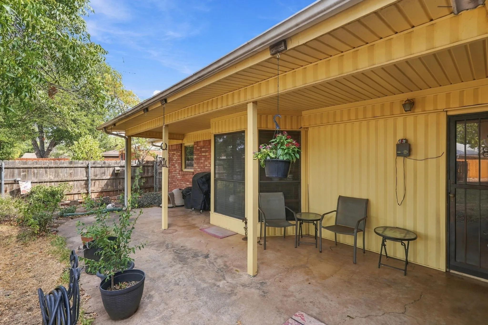Single Family Residence For Sale in Taylor County , 30 Mill Court, Abilene, Texas 79603, 3 Bedroom, 2 Bathroom, 2 Garage spaces, 1,583 Sqft, built in 1957, mls#21398354, Real Estate Agent in Abilene, Homes For Sale in Taylor county, Homes For Sale in Abilene, Realtor in Abilene Texas, Real Estate Brokerage Independent Realty Texas, Luminita Cordes Realtor