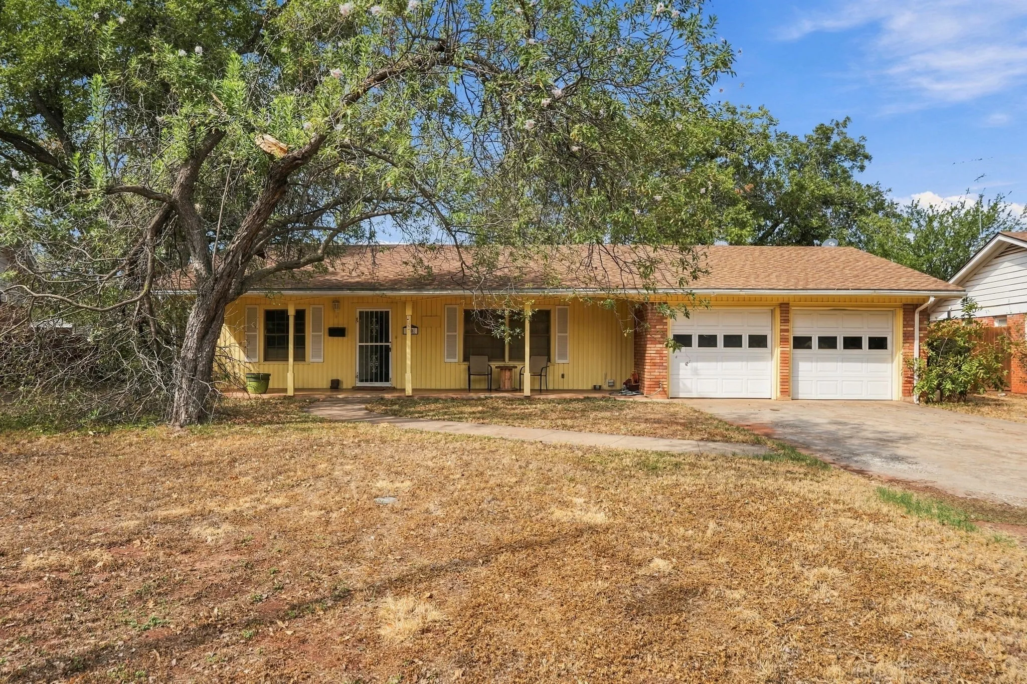 Single Family Residence For Sale in Taylor County , 30 Mill Court, Abilene, Texas 79603, 3 Bedroom, 2 Bathroom, 2 Garage spaces, 1,583 Sqft, built in 1957, mls#21398354, Real Estate Agent in Abilene, Homes For Sale in Taylor county, Homes For Sale in Abilene, Realtor in Abilene Texas, Real Estate Brokerage Independent Realty Texas, Luminita Cordes Realtor