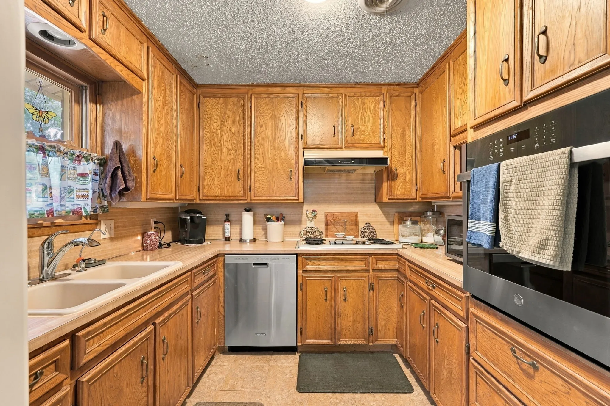 Single Family Residence For Sale in Taylor County , 30 Mill Court, Abilene, Texas 79603, 3 Bedroom, 2 Bathroom, 2 Garage spaces, 1,583 Sqft, built in 1957, mls#21398354, Real Estate Agent in Abilene, Homes For Sale in Taylor county, Homes For Sale in Abilene, Realtor in Abilene Texas, Real Estate Brokerage Independent Realty Texas, Luminita Cordes Realtor