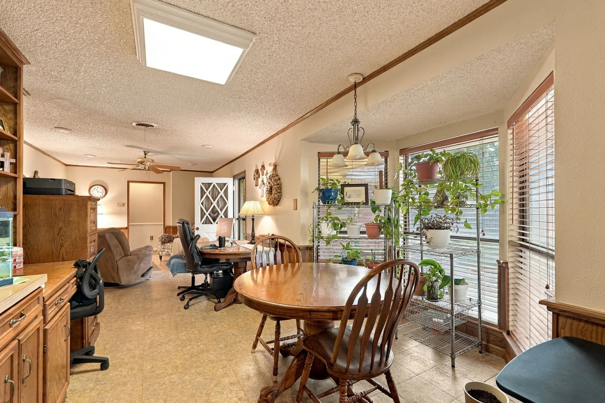 Single Family Residence For Sale in Taylor County , 30 Mill Court, Abilene, Texas 79603, 3 Bedroom, 2 Bathroom, 2 Garage spaces, 1,583 Sqft, built in 1957, mls#21398354, Real Estate Agent in Abilene, Homes For Sale in Taylor county, Homes For Sale in Abilene, Realtor in Abilene Texas, Real Estate Brokerage Independent Realty Texas, Luminita Cordes Realtor