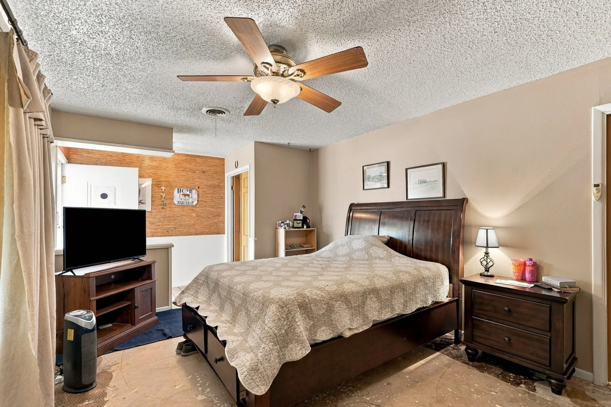 Single Family Residence For Sale in Taylor County , 30 Mill Court, Abilene, Texas 79603, 3 Bedroom, 2 Bathroom, 2 Garage spaces, 1,583 Sqft, built in 1957, mls#21398354, Real Estate Agent in Abilene, Homes For Sale in Taylor county, Homes For Sale in Abilene, Realtor in Abilene Texas, Real Estate Brokerage Independent Realty Texas, Luminita Cordes Realtor
