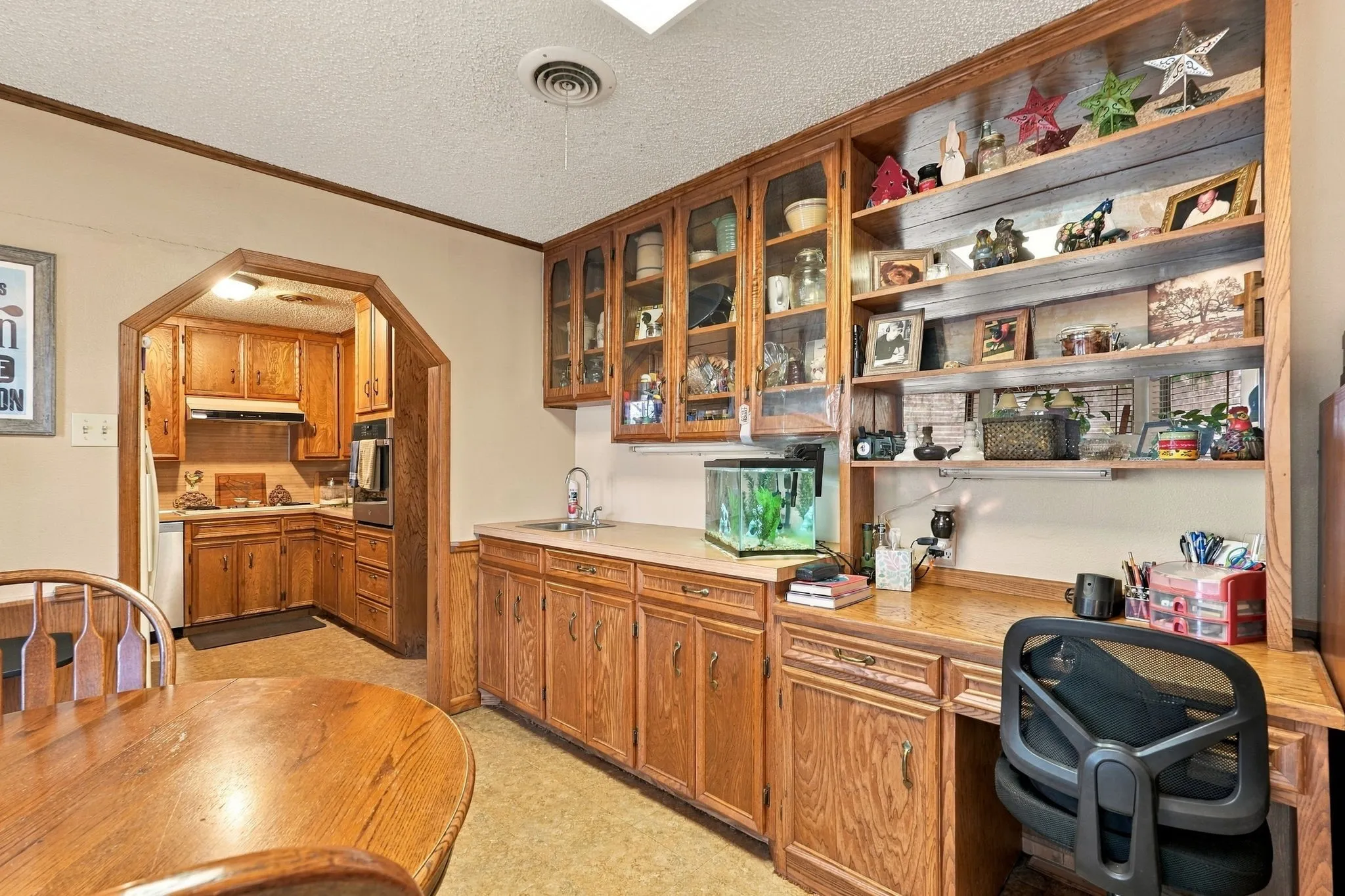 Single Family Residence For Sale in Taylor County , 30 Mill Court, Abilene, Texas 79603, 3 Bedroom, 2 Bathroom, 2 Garage spaces, 1,583 Sqft, built in 1957, mls#21398354, Real Estate Agent in Abilene, Homes For Sale in Taylor county, Homes For Sale in Abilene, Realtor in Abilene Texas, Real Estate Brokerage Independent Realty Texas, Luminita Cordes Realtor