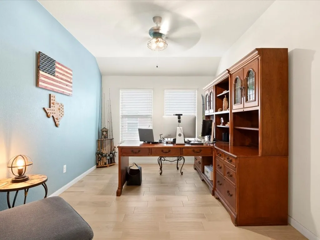 Single Family Residence For Sale in Ellis County , 125 Lariat Trail, Waxahachie, Texas 75165, 3 Bedroom, 2 Bathroom, 2 Garage spaces, 2,186 Sqft, built in 2018, mls#21398234, Real Estate Agent in Waxahachie, Homes For Sale in Ellis county, Homes For Sale in Waxahachie, Realtor in Waxahachie Texas, Real Estate Brokerage Independent Realty Texas, Luminita Cordes Realtor