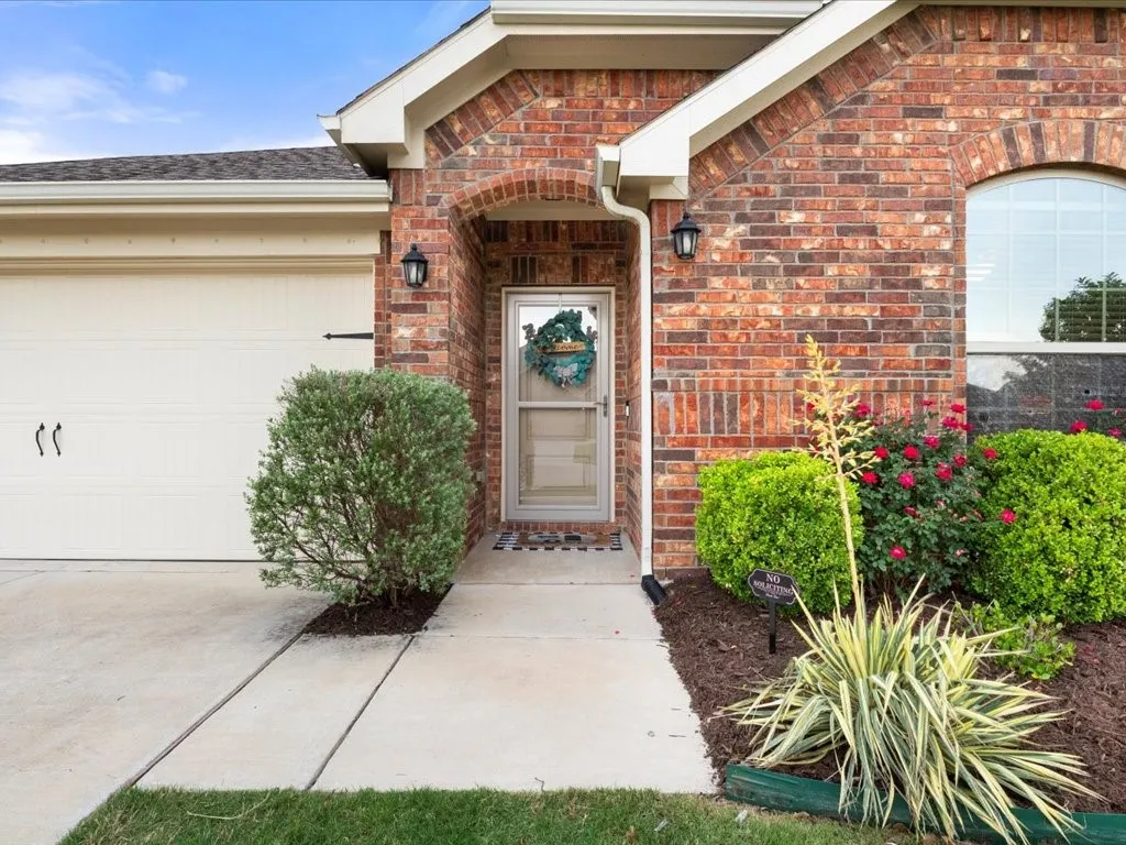 Single Family Residence For Sale in Ellis County , 125 Lariat Trail, Waxahachie, Texas 75165, 3 Bedroom, 2 Bathroom, 2 Garage spaces, 2,186 Sqft, built in 2018, mls#21398234, Real Estate Agent in Waxahachie, Homes For Sale in Ellis county, Homes For Sale in Waxahachie, Realtor in Waxahachie Texas, Real Estate Brokerage Independent Realty Texas, Luminita Cordes Realtor