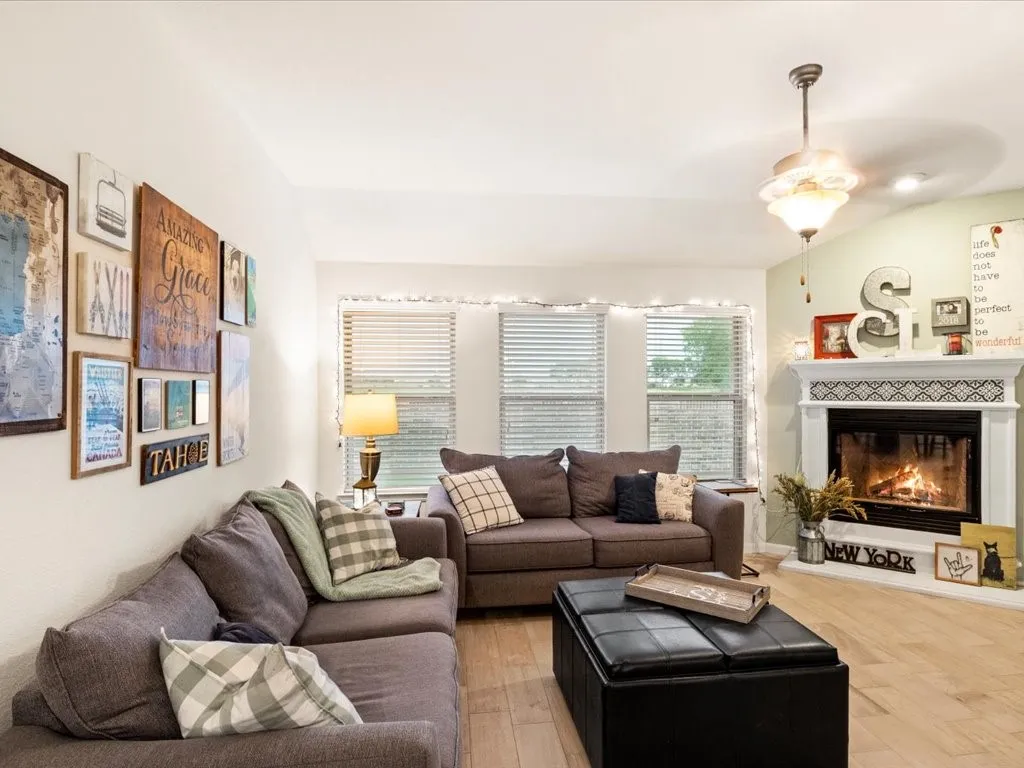 Single Family Residence For Sale in Ellis County , 125 Lariat Trail, Waxahachie, Texas 75165, 3 Bedroom, 2 Bathroom, 2 Garage spaces, 2,186 Sqft, built in 2018, mls#21398234, Real Estate Agent in Waxahachie, Homes For Sale in Ellis county, Homes For Sale in Waxahachie, Realtor in Waxahachie Texas, Real Estate Brokerage Independent Realty Texas, Luminita Cordes Realtor