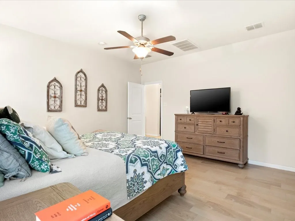 Single Family Residence For Sale in Ellis County , 125 Lariat Trail, Waxahachie, Texas 75165, 3 Bedroom, 2 Bathroom, 2 Garage spaces, 2,186 Sqft, built in 2018, mls#21398234, Real Estate Agent in Waxahachie, Homes For Sale in Ellis county, Homes For Sale in Waxahachie, Realtor in Waxahachie Texas, Real Estate Brokerage Independent Realty Texas, Luminita Cordes Realtor