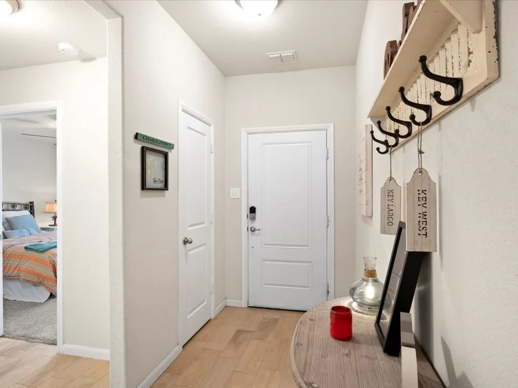 Single Family Residence For Sale in Ellis County , 125 Lariat Trail, Waxahachie, Texas 75165, 3 Bedroom, 2 Bathroom, 2 Garage spaces, 2,186 Sqft, built in 2018, mls#21398234, Real Estate Agent in Waxahachie, Homes For Sale in Ellis county, Homes For Sale in Waxahachie, Realtor in Waxahachie Texas, Real Estate Brokerage Independent Realty Texas, Luminita Cordes Realtor