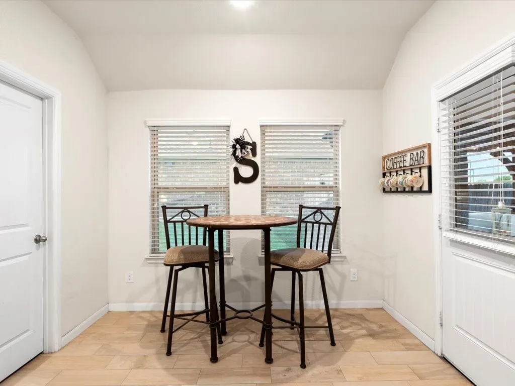 Single Family Residence For Sale in Ellis County , 125 Lariat Trail, Waxahachie, Texas 75165, 3 Bedroom, 2 Bathroom, 2 Garage spaces, 2,186 Sqft, built in 2018, mls#21398234, Real Estate Agent in Waxahachie, Homes For Sale in Ellis county, Homes For Sale in Waxahachie, Realtor in Waxahachie Texas, Real Estate Brokerage Independent Realty Texas, Luminita Cordes Realtor