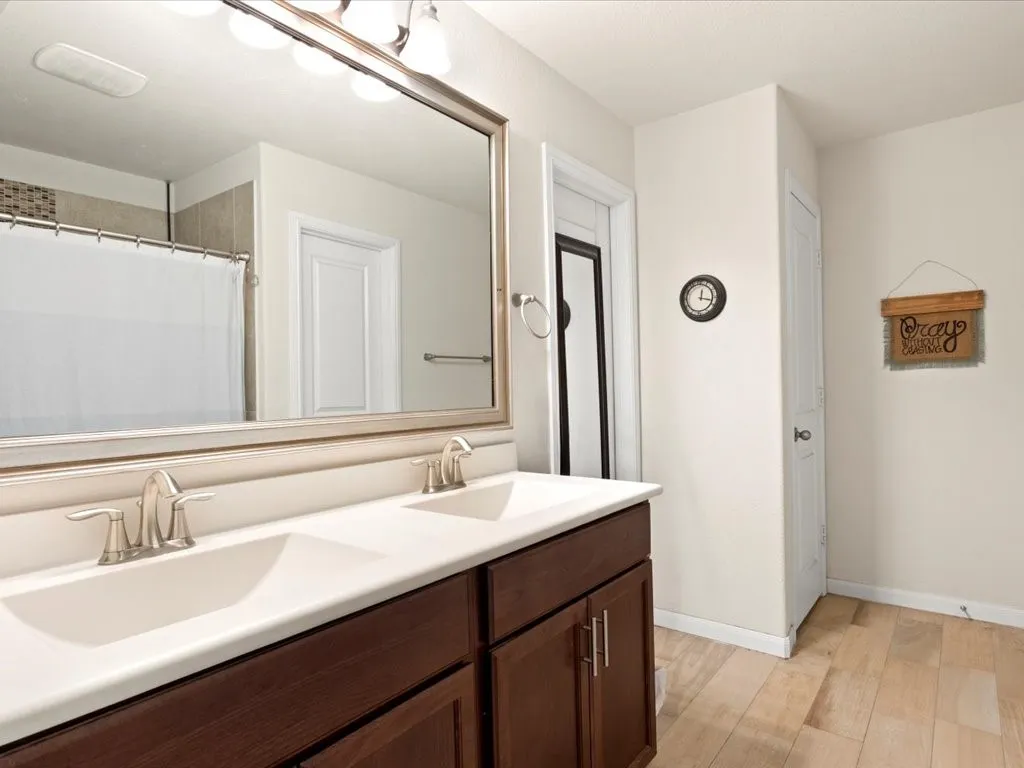 Single Family Residence For Sale in Ellis County , 125 Lariat Trail, Waxahachie, Texas 75165, 3 Bedroom, 2 Bathroom, 2 Garage spaces, 2,186 Sqft, built in 2018, mls#21398234, Real Estate Agent in Waxahachie, Homes For Sale in Ellis county, Homes For Sale in Waxahachie, Realtor in Waxahachie Texas, Real Estate Brokerage Independent Realty Texas, Luminita Cordes Realtor