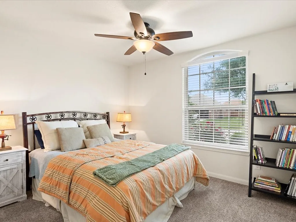 Single Family Residence For Sale in Ellis County , 125 Lariat Trail, Waxahachie, Texas 75165, 3 Bedroom, 2 Bathroom, 2 Garage spaces, 2,186 Sqft, built in 2018, mls#21398234, Real Estate Agent in Waxahachie, Homes For Sale in Ellis county, Homes For Sale in Waxahachie, Realtor in Waxahachie Texas, Real Estate Brokerage Independent Realty Texas, Luminita Cordes Realtor