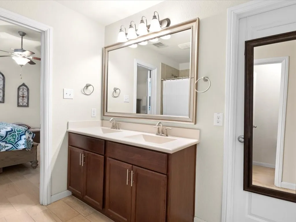 Single Family Residence For Sale in Ellis County , 125 Lariat Trail, Waxahachie, Texas 75165, 3 Bedroom, 2 Bathroom, 2 Garage spaces, 2,186 Sqft, built in 2018, mls#21398234, Real Estate Agent in Waxahachie, Homes For Sale in Ellis county, Homes For Sale in Waxahachie, Realtor in Waxahachie Texas, Real Estate Brokerage Independent Realty Texas, Luminita Cordes Realtor