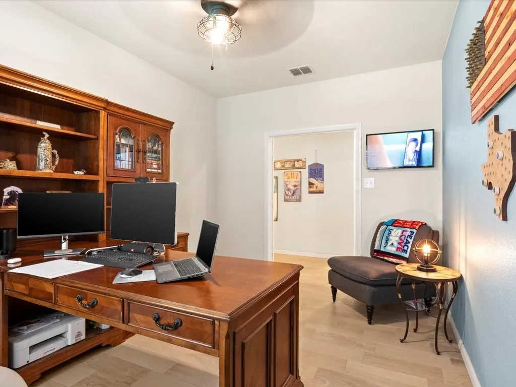 Single Family Residence For Sale in Ellis County , 125 Lariat Trail, Waxahachie, Texas 75165, 3 Bedroom, 2 Bathroom, 2 Garage spaces, 2,186 Sqft, built in 2018, mls#21398234, Real Estate Agent in Waxahachie, Homes For Sale in Ellis county, Homes For Sale in Waxahachie, Realtor in Waxahachie Texas, Real Estate Brokerage Independent Realty Texas, Luminita Cordes Realtor