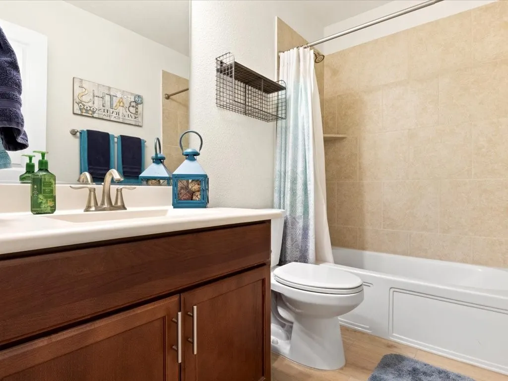Single Family Residence For Sale in Ellis County , 125 Lariat Trail, Waxahachie, Texas 75165, 3 Bedroom, 2 Bathroom, 2 Garage spaces, 2,186 Sqft, built in 2018, mls#21398234, Real Estate Agent in Waxahachie, Homes For Sale in Ellis county, Homes For Sale in Waxahachie, Realtor in Waxahachie Texas, Real Estate Brokerage Independent Realty Texas, Luminita Cordes Realtor