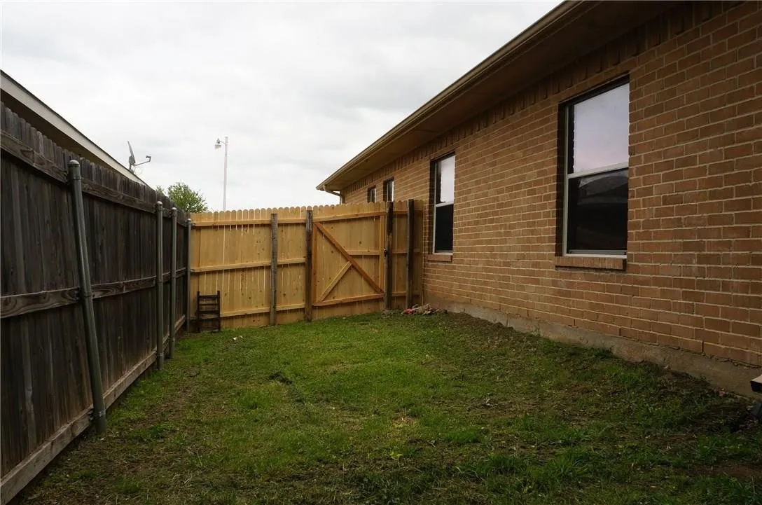 Duplex For Rent in Tarrant County , 5920 Lovingham Court, Arlington, Texas 76017, 3 Bedroom, 2 Bathroom, 1 Garage spaces, 1,086 Sqft, built in 2005, mls#21398595, Real Estate Agent in Arlington, Homes For Rent in Tarrant county, Homes For Rent in Arlington, Realtor in Arlington Texas, Real Estate Brokerage Independent Realty Texas, Luminita Cordes Realtor