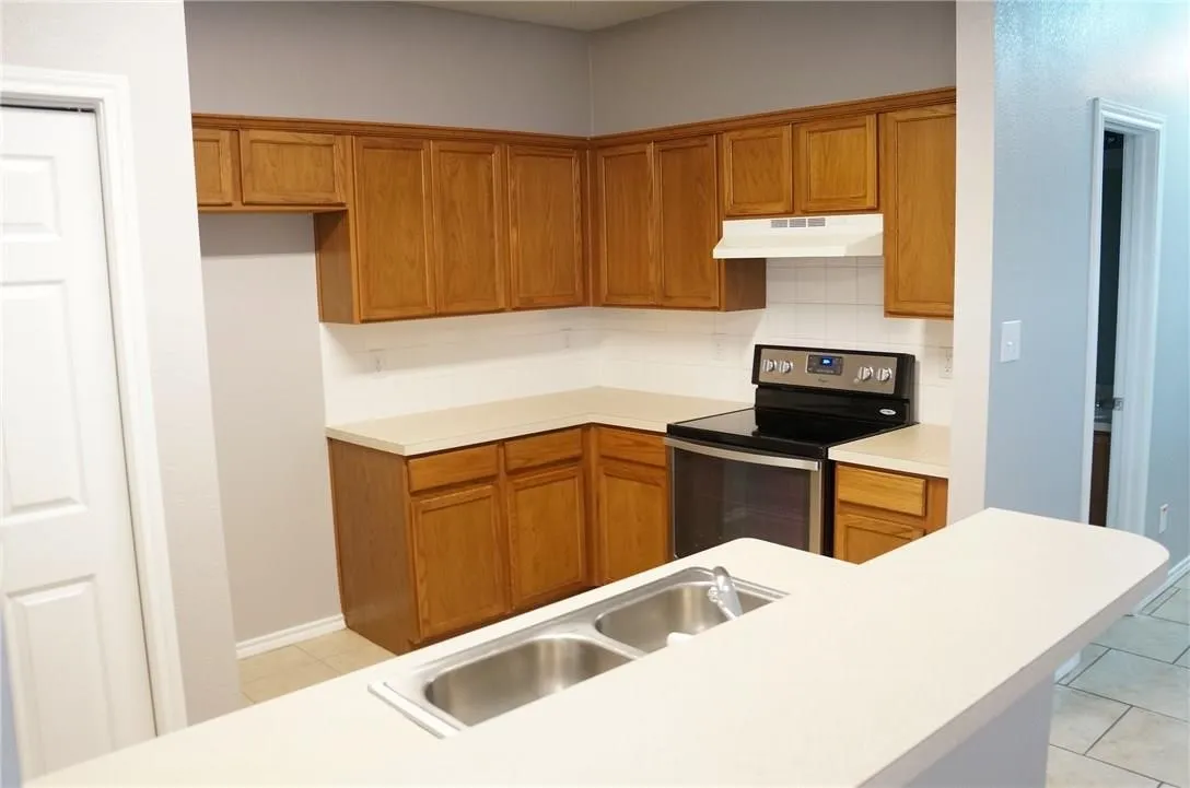 Duplex For Rent in Tarrant County , 5920 Lovingham Court, Arlington, Texas 76017, 3 Bedroom, 2 Bathroom, 1 Garage spaces, 1,086 Sqft, built in 2005, mls#21398595, Real Estate Agent in Arlington, Homes For Rent in Tarrant county, Homes For Rent in Arlington, Realtor in Arlington Texas, Real Estate Brokerage Independent Realty Texas, Luminita Cordes Realtor