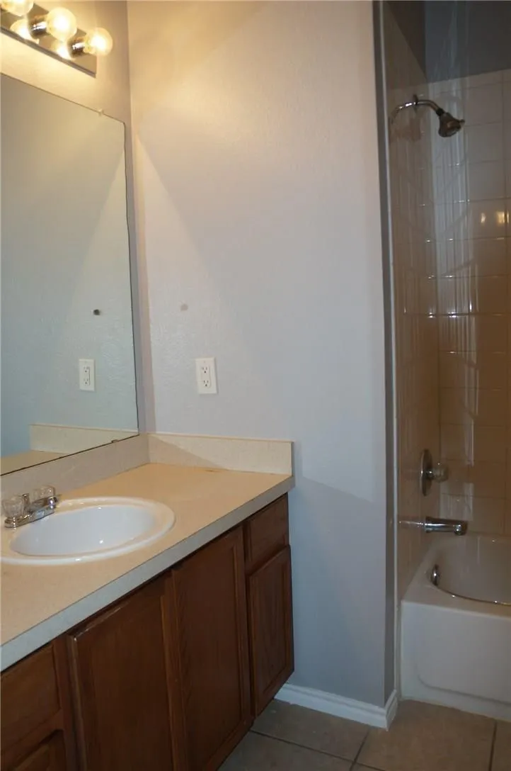 Duplex For Rent in Tarrant County , 5920 Lovingham Court, Arlington, Texas 76017, 3 Bedroom, 2 Bathroom, 1 Garage spaces, 1,086 Sqft, built in 2005, mls#21398595, Real Estate Agent in Arlington, Homes For Rent in Tarrant county, Homes For Rent in Arlington, Realtor in Arlington Texas, Real Estate Brokerage Independent Realty Texas, Luminita Cordes Realtor
