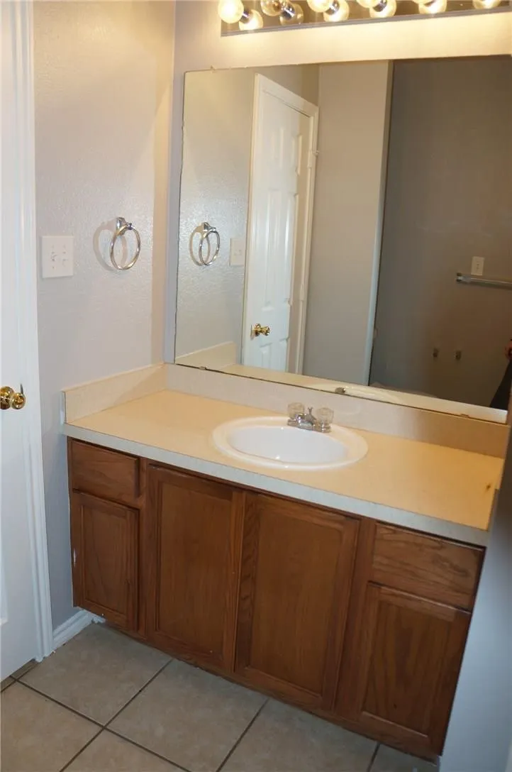 Duplex For Rent in Tarrant County , 5920 Lovingham Court, Arlington, Texas 76017, 3 Bedroom, 2 Bathroom, 1 Garage spaces, 1,086 Sqft, built in 2005, mls#21398595, Real Estate Agent in Arlington, Homes For Rent in Tarrant county, Homes For Rent in Arlington, Realtor in Arlington Texas, Real Estate Brokerage Independent Realty Texas, Luminita Cordes Realtor