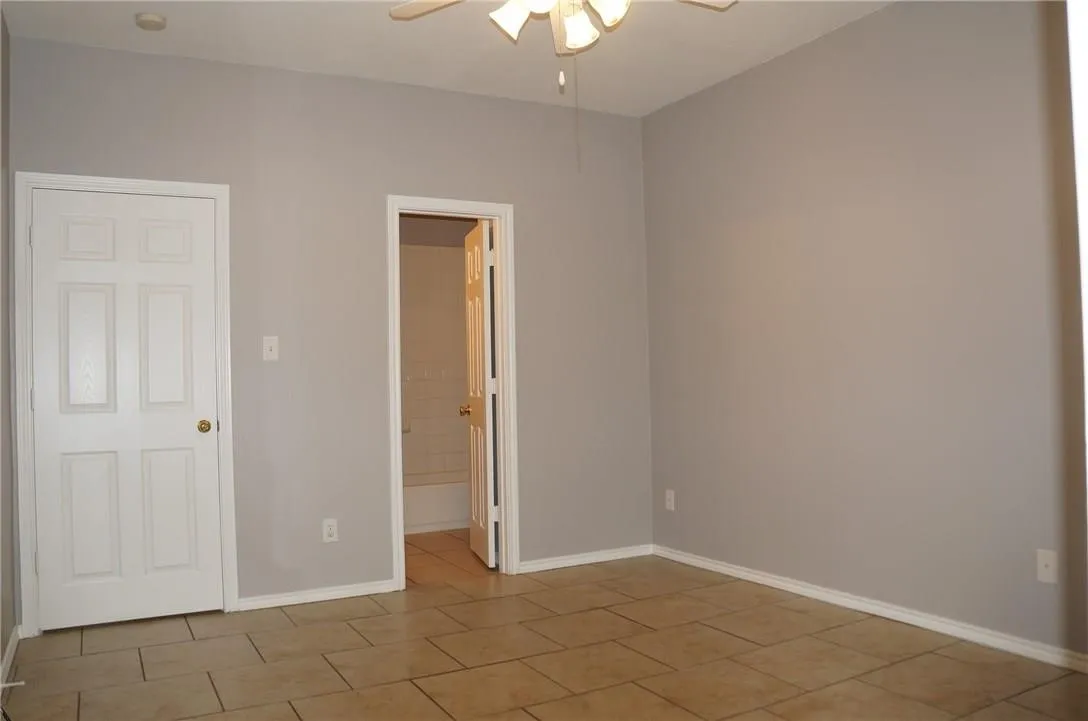 Duplex For Rent in Tarrant County , 5920 Lovingham Court, Arlington, Texas 76017, 3 Bedroom, 2 Bathroom, 1 Garage spaces, 1,086 Sqft, built in 2005, mls#21398595, Real Estate Agent in Arlington, Homes For Rent in Tarrant county, Homes For Rent in Arlington, Realtor in Arlington Texas, Real Estate Brokerage Independent Realty Texas, Luminita Cordes Realtor