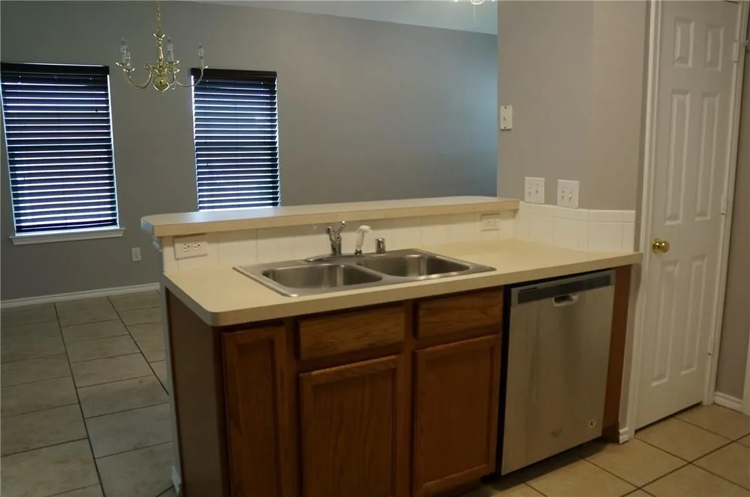 Duplex For Rent in Tarrant County , 5920 Lovingham Court, Arlington, Texas 76017, 3 Bedroom, 2 Bathroom, 1 Garage spaces, 1,086 Sqft, built in 2005, mls#21398595, Real Estate Agent in Arlington, Homes For Rent in Tarrant county, Homes For Rent in Arlington, Realtor in Arlington Texas, Real Estate Brokerage Independent Realty Texas, Luminita Cordes Realtor