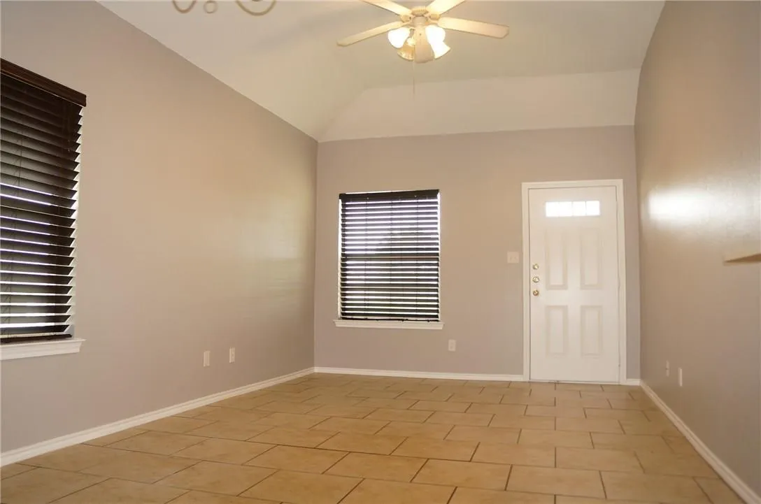 Duplex For Rent in Tarrant County , 5920 Lovingham Court, Arlington, Texas 76017, 3 Bedroom, 2 Bathroom, 1 Garage spaces, 1,086 Sqft, built in 2005, mls#21398595, Real Estate Agent in Arlington, Homes For Rent in Tarrant county, Homes For Rent in Arlington, Realtor in Arlington Texas, Real Estate Brokerage Independent Realty Texas, Luminita Cordes Realtor