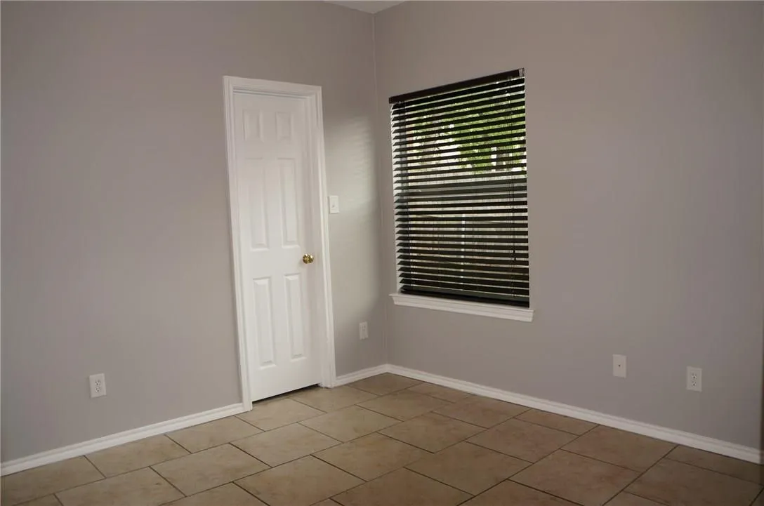 Duplex For Rent in Tarrant County , 5920 Lovingham Court, Arlington, Texas 76017, 3 Bedroom, 2 Bathroom, 1 Garage spaces, 1,086 Sqft, built in 2005, mls#21398595, Real Estate Agent in Arlington, Homes For Rent in Tarrant county, Homes For Rent in Arlington, Realtor in Arlington Texas, Real Estate Brokerage Independent Realty Texas, Luminita Cordes Realtor
