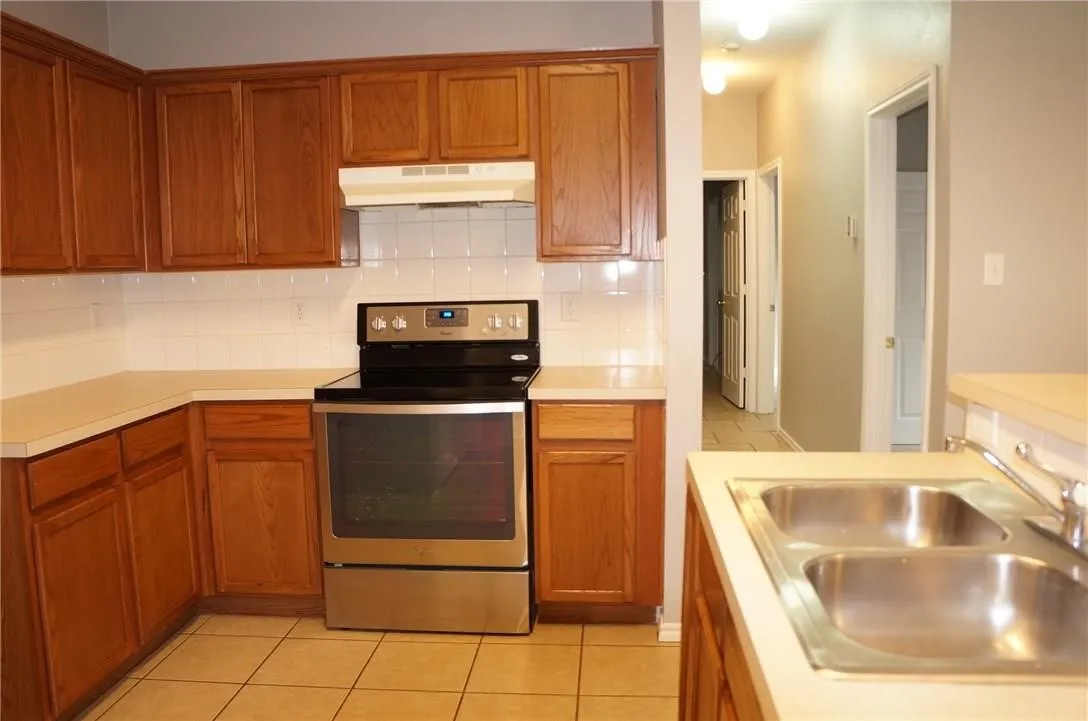 Duplex For Rent in Tarrant County , 5920 Lovingham Court, Arlington, Texas 76017, 3 Bedroom, 2 Bathroom, 1 Garage spaces, 1,086 Sqft, built in 2005, mls#21398595, Real Estate Agent in Arlington, Homes For Rent in Tarrant county, Homes For Rent in Arlington, Realtor in Arlington Texas, Real Estate Brokerage Independent Realty Texas, Luminita Cordes Realtor