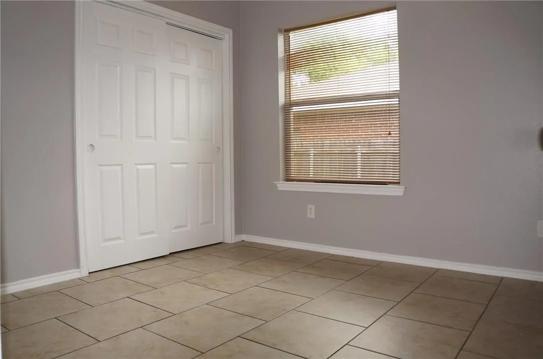 Duplex For Rent in Tarrant County , 5920 Lovingham Court, Arlington, Texas 76017, 3 Bedroom, 2 Bathroom, 1 Garage spaces, 1,086 Sqft, built in 2005, mls#21398595, Real Estate Agent in Arlington, Homes For Rent in Tarrant county, Homes For Rent in Arlington, Realtor in Arlington Texas, Real Estate Brokerage Independent Realty Texas, Luminita Cordes Realtor