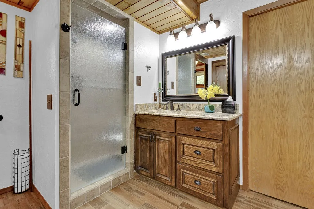 Single Family Residence For Sale in Smith County , 334 Hideaway Lane Central, Hideaway, Texas 75771, 3 Bedroom, 3 Bathroom, 2 Garage spaces, 2,920 Sqft, built in 1989, mls#21397758, Real Estate Agent in Hideaway, Homes For Sale in Smith county, Homes For Sale in Hideaway, Realtor in Hideaway Texas, Real Estate Brokerage Independent Realty Texas, Luminita Cordes Realtor