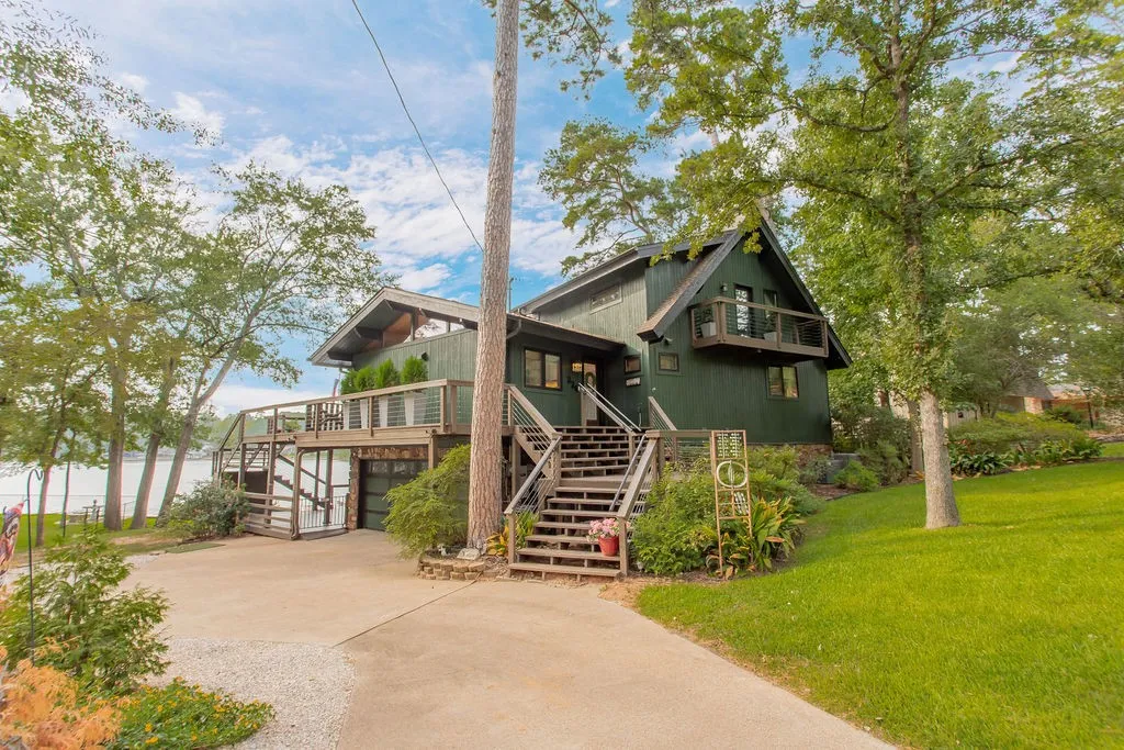 Single Family Residence For Sale in Smith County , 334 Hideaway Lane Central, Hideaway, Texas 75771, 3 Bedroom, 3 Bathroom, 2 Garage spaces, 2,920 Sqft, built in 1989, mls#21397758, Real Estate Agent in Hideaway, Homes For Sale in Smith county, Homes For Sale in Hideaway, Realtor in Hideaway Texas, Real Estate Brokerage Independent Realty Texas, Luminita Cordes Realtor