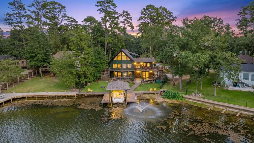 Single Family Residence For Sale in Smith County , 334 Hideaway Lane Central, Hideaway, Texas 75771, 3 Bedroom, 3 Bathroom, 2 Garage spaces, 2,920 Sqft, built in 1989, mls#21397758, Real Estate Agent in Hideaway, Homes For Sale in Smith county, Homes For Sale in Hideaway, Realtor in Hideaway Texas, Real Estate Brokerage Independent Realty Texas, Luminita Cordes Realtor
