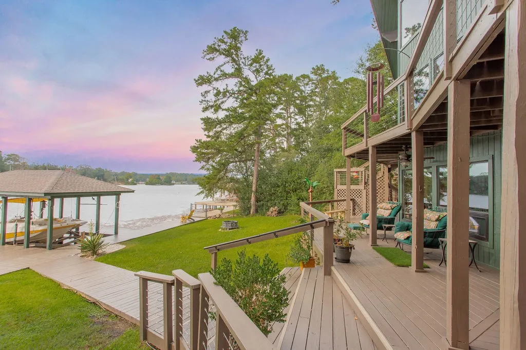 Single Family Residence For Sale in Smith County , 334 Hideaway Lane Central, Hideaway, Texas 75771, 3 Bedroom, 3 Bathroom, 2 Garage spaces, 2,920 Sqft, built in 1989, mls#21397758, Real Estate Agent in Hideaway, Homes For Sale in Smith county, Homes For Sale in Hideaway, Realtor in Hideaway Texas, Real Estate Brokerage Independent Realty Texas, Luminita Cordes Realtor