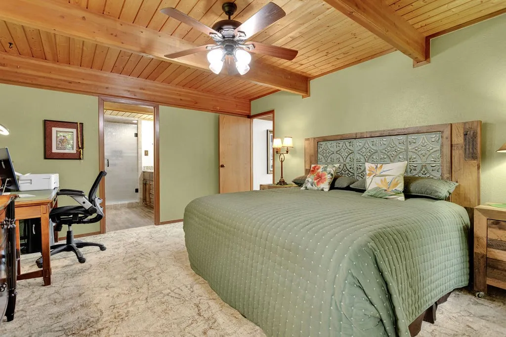 Single Family Residence For Sale in Smith County , 334 Hideaway Lane Central, Hideaway, Texas 75771, 3 Bedroom, 3 Bathroom, 2 Garage spaces, 2,920 Sqft, built in 1989, mls#21397758, Real Estate Agent in Hideaway, Homes For Sale in Smith county, Homes For Sale in Hideaway, Realtor in Hideaway Texas, Real Estate Brokerage Independent Realty Texas, Luminita Cordes Realtor