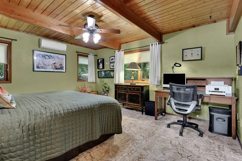 Single Family Residence For Sale in Smith County , 334 Hideaway Lane Central, Hideaway, Texas 75771, 3 Bedroom, 3 Bathroom, 2 Garage spaces, 2,920 Sqft, built in 1989, mls#21397758, Real Estate Agent in Hideaway, Homes For Sale in Smith county, Homes For Sale in Hideaway, Realtor in Hideaway Texas, Real Estate Brokerage Independent Realty Texas, Luminita Cordes Realtor