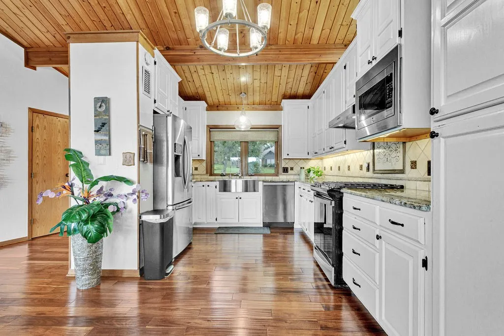 Single Family Residence For Sale in Smith County , 334 Hideaway Lane Central, Hideaway, Texas 75771, 3 Bedroom, 3 Bathroom, 2 Garage spaces, 2,920 Sqft, built in 1989, mls#21397758, Real Estate Agent in Hideaway, Homes For Sale in Smith county, Homes For Sale in Hideaway, Realtor in Hideaway Texas, Real Estate Brokerage Independent Realty Texas, Luminita Cordes Realtor