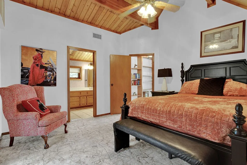 Single Family Residence For Sale in Smith County , 334 Hideaway Lane Central, Hideaway, Texas 75771, 3 Bedroom, 3 Bathroom, 2 Garage spaces, 2,920 Sqft, built in 1989, mls#21397758, Real Estate Agent in Hideaway, Homes For Sale in Smith county, Homes For Sale in Hideaway, Realtor in Hideaway Texas, Real Estate Brokerage Independent Realty Texas, Luminita Cordes Realtor