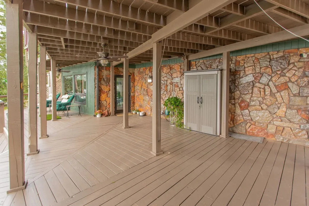Single Family Residence For Sale in Smith County , 334 Hideaway Lane Central, Hideaway, Texas 75771, 3 Bedroom, 3 Bathroom, 2 Garage spaces, 2,920 Sqft, built in 1989, mls#21397758, Real Estate Agent in Hideaway, Homes For Sale in Smith county, Homes For Sale in Hideaway, Realtor in Hideaway Texas, Real Estate Brokerage Independent Realty Texas, Luminita Cordes Realtor