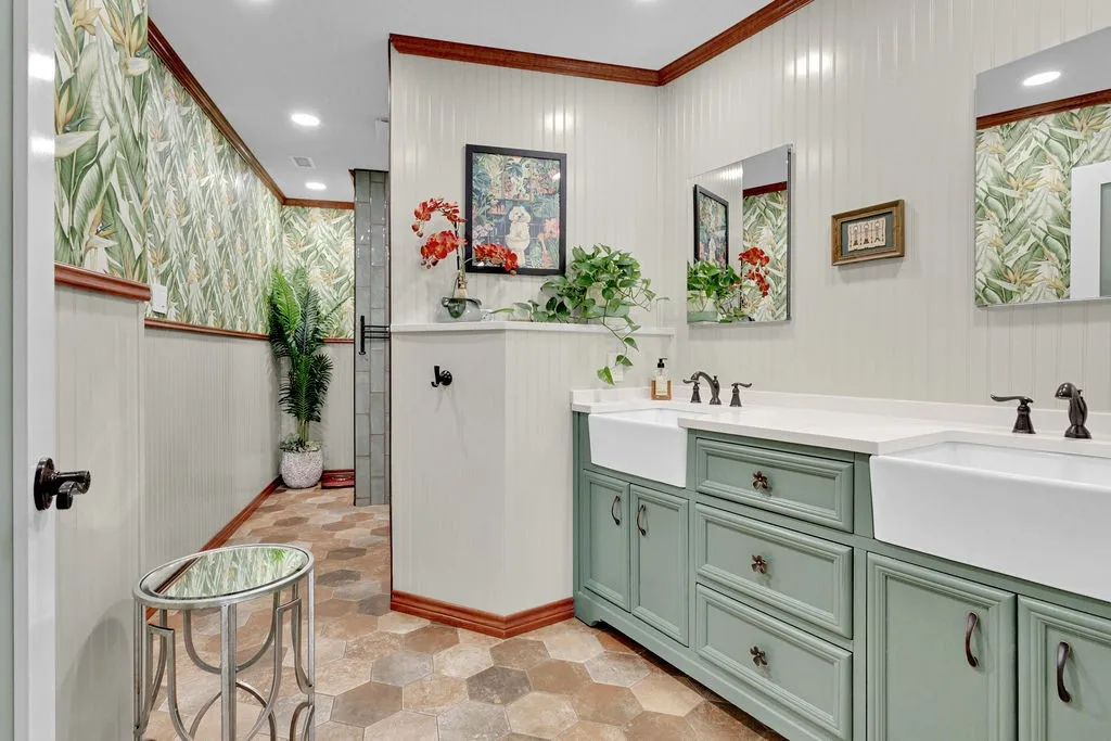 Single Family Residence For Sale in Smith County , 334 Hideaway Lane Central, Hideaway, Texas 75771, 3 Bedroom, 3 Bathroom, 2 Garage spaces, 2,920 Sqft, built in 1989, mls#21397758, Real Estate Agent in Hideaway, Homes For Sale in Smith county, Homes For Sale in Hideaway, Realtor in Hideaway Texas, Real Estate Brokerage Independent Realty Texas, Luminita Cordes Realtor