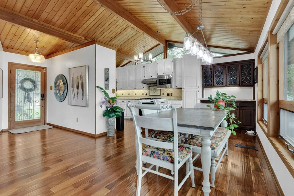 Single Family Residence For Sale in Smith County , 334 Hideaway Lane Central, Hideaway, Texas 75771, 3 Bedroom, 3 Bathroom, 2 Garage spaces, 2,920 Sqft, built in 1989, mls#21397758, Real Estate Agent in Hideaway, Homes For Sale in Smith county, Homes For Sale in Hideaway, Realtor in Hideaway Texas, Real Estate Brokerage Independent Realty Texas, Luminita Cordes Realtor