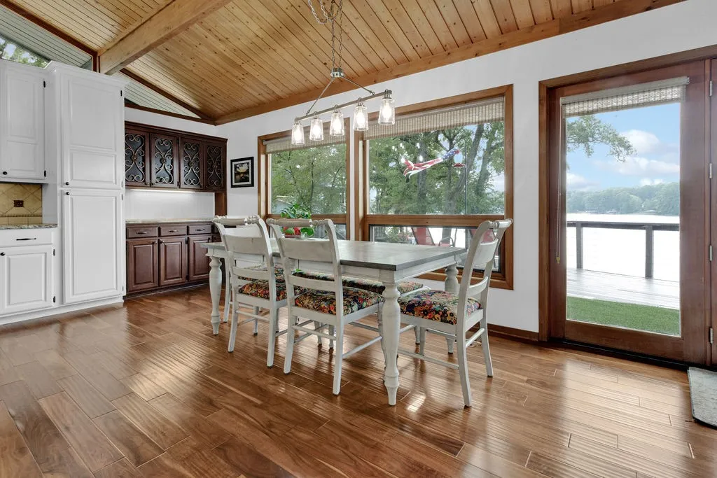 Single Family Residence For Sale in Smith County , 334 Hideaway Lane Central, Hideaway, Texas 75771, 3 Bedroom, 3 Bathroom, 2 Garage spaces, 2,920 Sqft, built in 1989, mls#21397758, Real Estate Agent in Hideaway, Homes For Sale in Smith county, Homes For Sale in Hideaway, Realtor in Hideaway Texas, Real Estate Brokerage Independent Realty Texas, Luminita Cordes Realtor