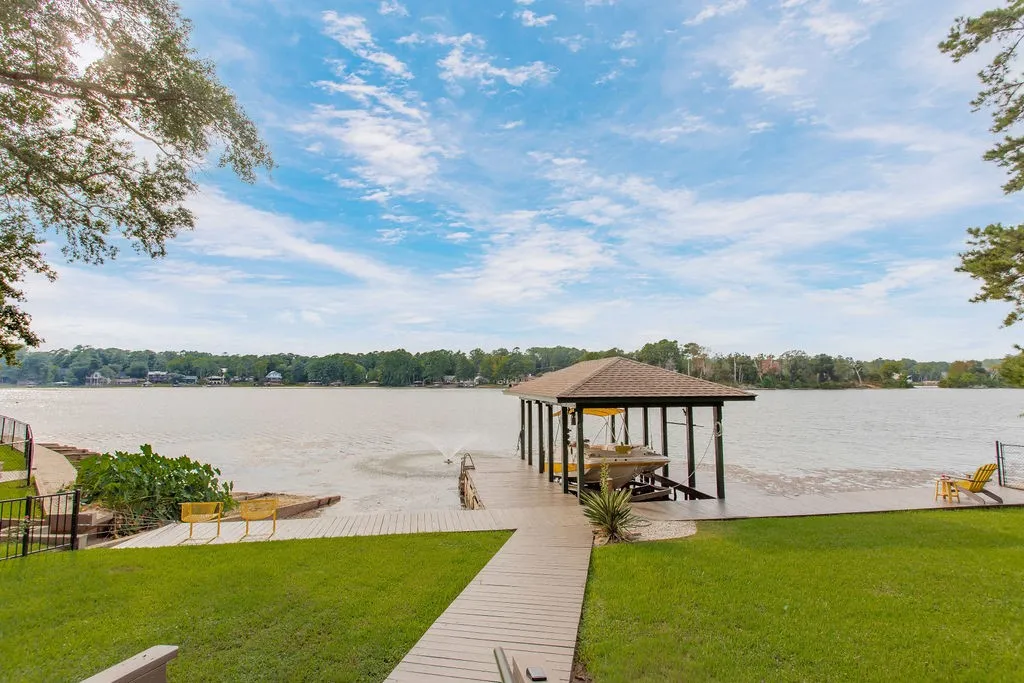 Single Family Residence For Sale in Smith County , 334 Hideaway Lane Central, Hideaway, Texas 75771, 3 Bedroom, 3 Bathroom, 2 Garage spaces, 2,920 Sqft, built in 1989, mls#21397758, Real Estate Agent in Hideaway, Homes For Sale in Smith county, Homes For Sale in Hideaway, Realtor in Hideaway Texas, Real Estate Brokerage Independent Realty Texas, Luminita Cordes Realtor