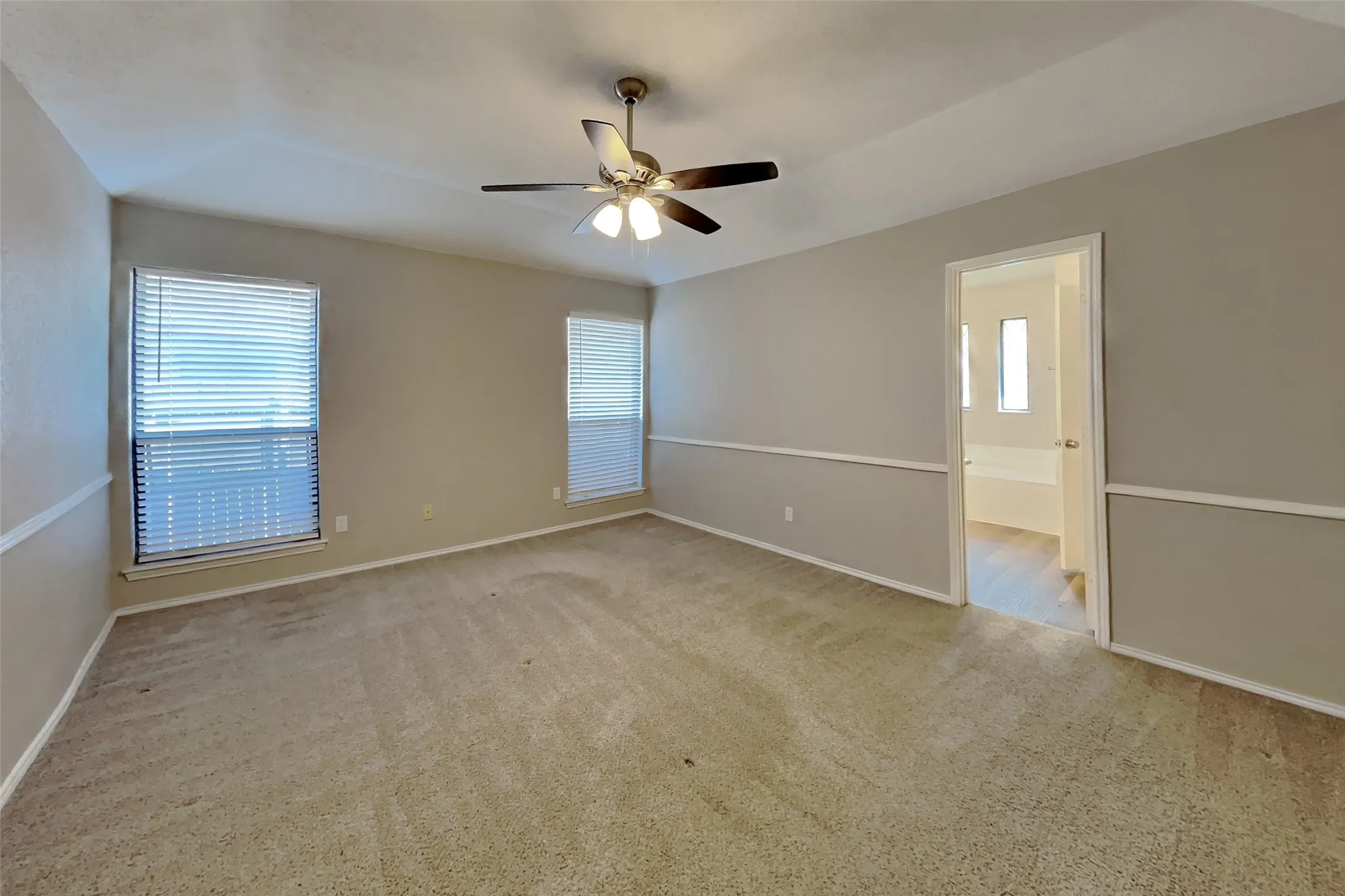 Single Family Residence For Rent in Tarrant County , 812 Wind Brooke Drive, Arlington, Texas 76001, 3 Bedroom, 2 Bathroom, 2 Garage spaces, 1,516 Sqft, built in 1986, mls#21398604, Real Estate Agent in Arlington, Homes For Rent in Tarrant county, Homes For Rent in Arlington, Realtor in Arlington Texas, Real Estate Brokerage Independent Realty Texas, Luminita Cordes Realtor