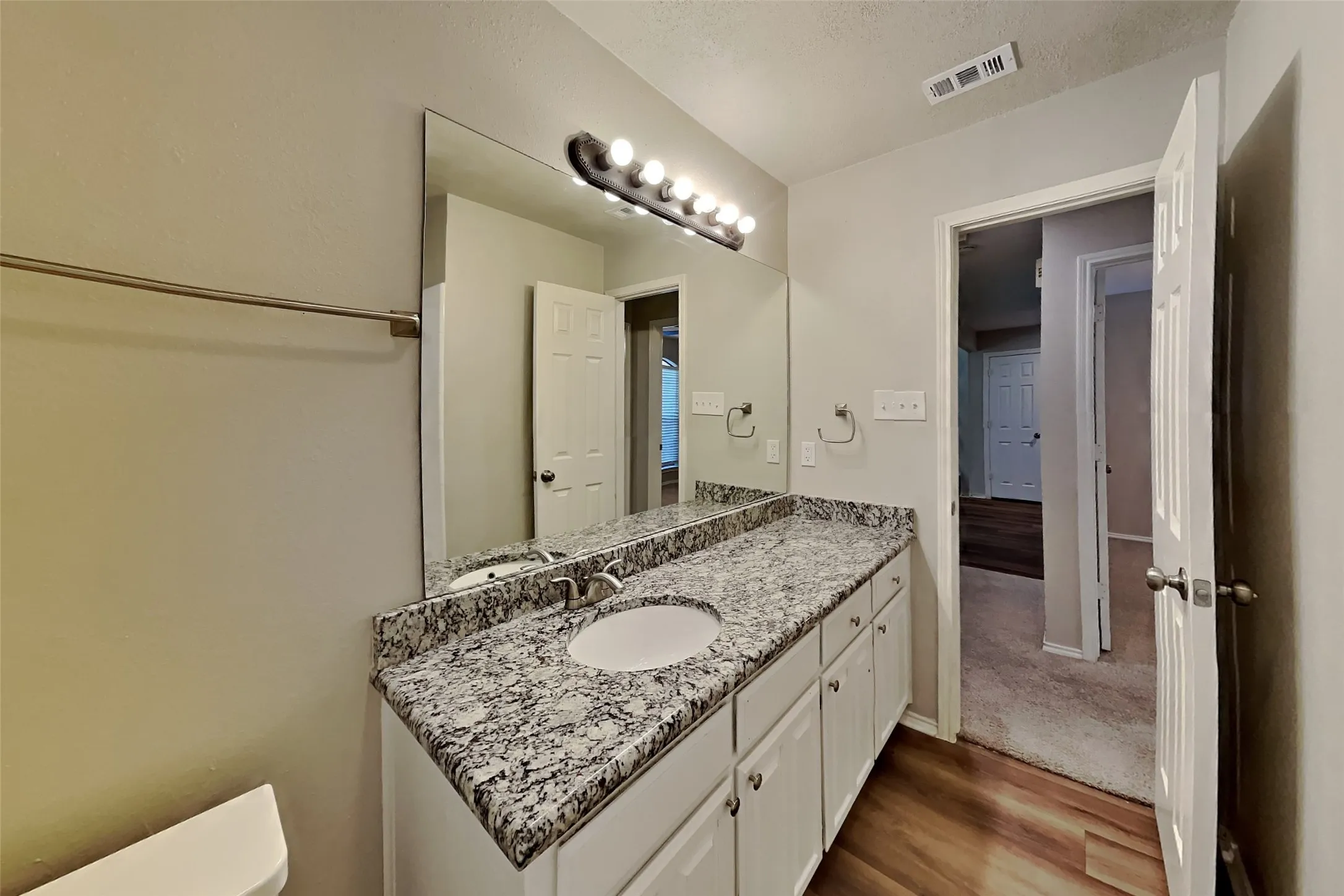 Single Family Residence For Rent in Tarrant County , 812 Wind Brooke Drive, Arlington, Texas 76001, 3 Bedroom, 2 Bathroom, 2 Garage spaces, 1,516 Sqft, built in 1986, mls#21398604, Real Estate Agent in Arlington, Homes For Rent in Tarrant county, Homes For Rent in Arlington, Realtor in Arlington Texas, Real Estate Brokerage Independent Realty Texas, Luminita Cordes Realtor