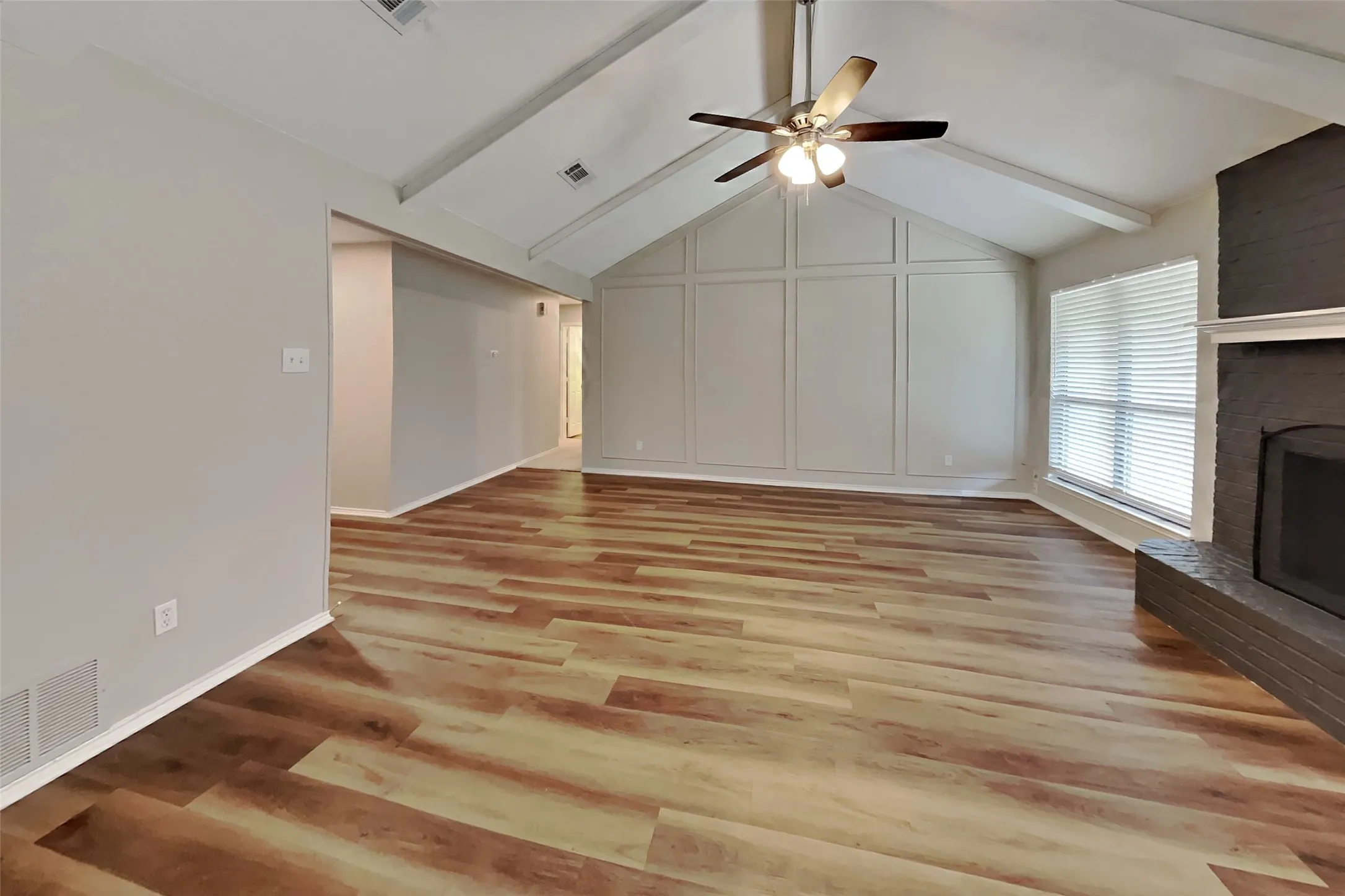 Single Family Residence For Rent in Tarrant County , 812 Wind Brooke Drive, Arlington, Texas 76001, 3 Bedroom, 2 Bathroom, 2 Garage spaces, 1,516 Sqft, built in 1986, mls#21398604, Real Estate Agent in Arlington, Homes For Rent in Tarrant county, Homes For Rent in Arlington, Realtor in Arlington Texas, Real Estate Brokerage Independent Realty Texas, Luminita Cordes Realtor