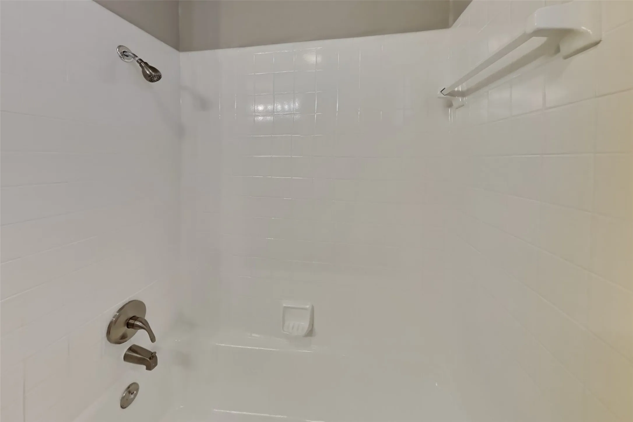 Single Family Residence For Rent in Tarrant County , 812 Wind Brooke Drive, Arlington, Texas 76001, 3 Bedroom, 2 Bathroom, 2 Garage spaces, 1,516 Sqft, built in 1986, mls#21398604, Real Estate Agent in Arlington, Homes For Rent in Tarrant county, Homes For Rent in Arlington, Realtor in Arlington Texas, Real Estate Brokerage Independent Realty Texas, Luminita Cordes Realtor