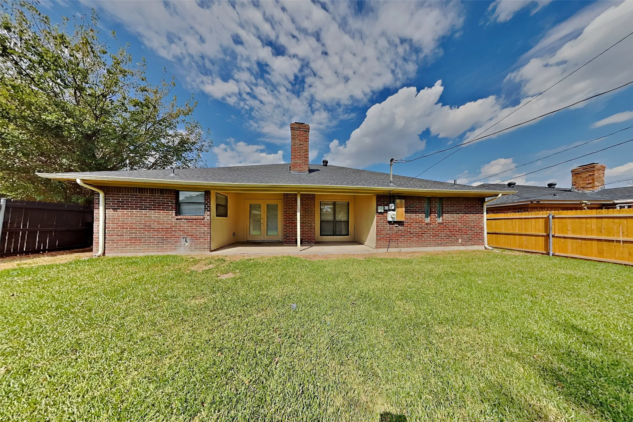 Single Family Residence For Rent in Tarrant County , 812 Wind Brooke Drive, Arlington, Texas 76001, 3 Bedroom, 2 Bathroom, 2 Garage spaces, 1,516 Sqft, built in 1986, mls#21398604, Real Estate Agent in Arlington, Homes For Rent in Tarrant county, Homes For Rent in Arlington, Realtor in Arlington Texas, Real Estate Brokerage Independent Realty Texas, Luminita Cordes Realtor