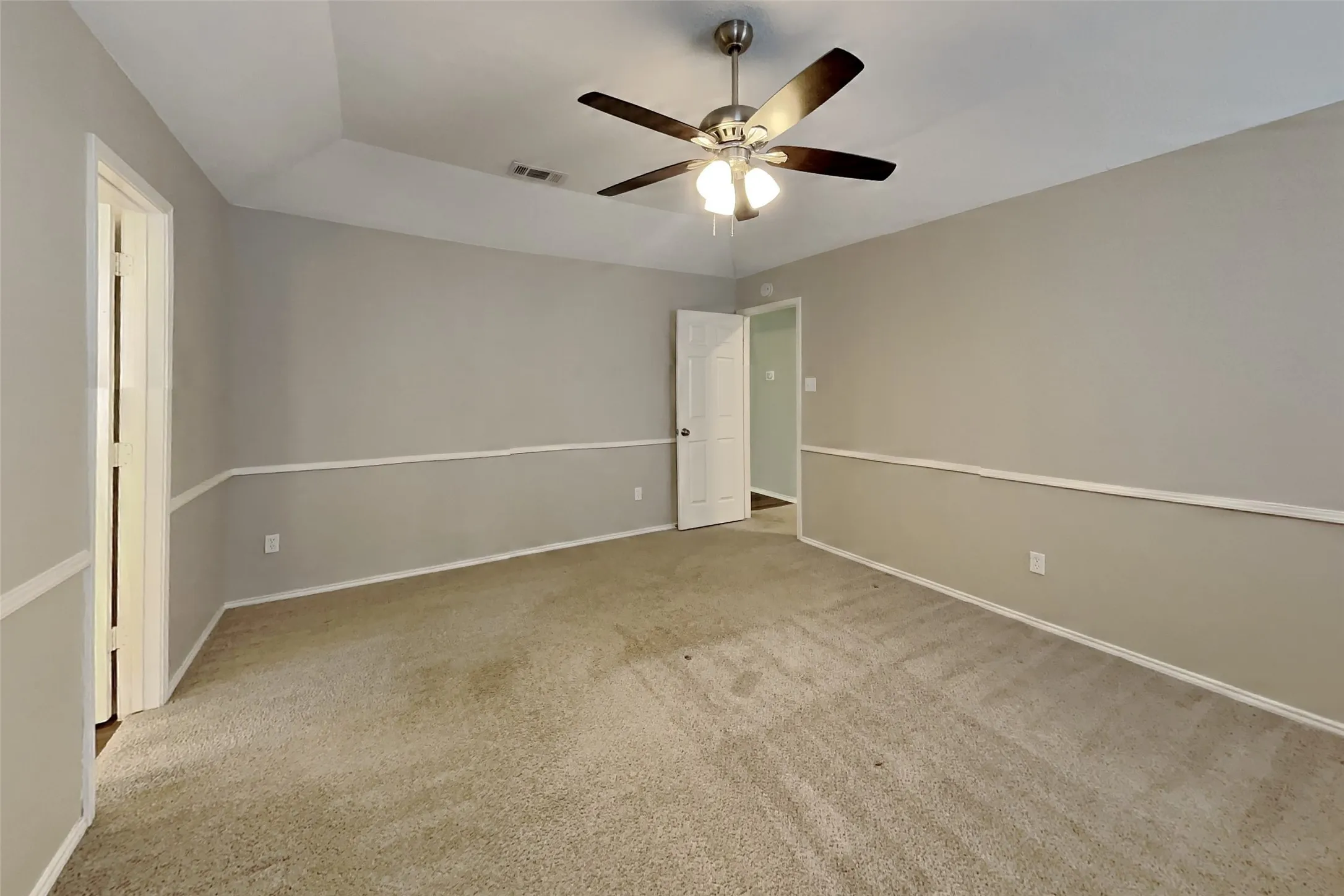 Single Family Residence For Rent in Tarrant County , 812 Wind Brooke Drive, Arlington, Texas 76001, 3 Bedroom, 2 Bathroom, 2 Garage spaces, 1,516 Sqft, built in 1986, mls#21398604, Real Estate Agent in Arlington, Homes For Rent in Tarrant county, Homes For Rent in Arlington, Realtor in Arlington Texas, Real Estate Brokerage Independent Realty Texas, Luminita Cordes Realtor