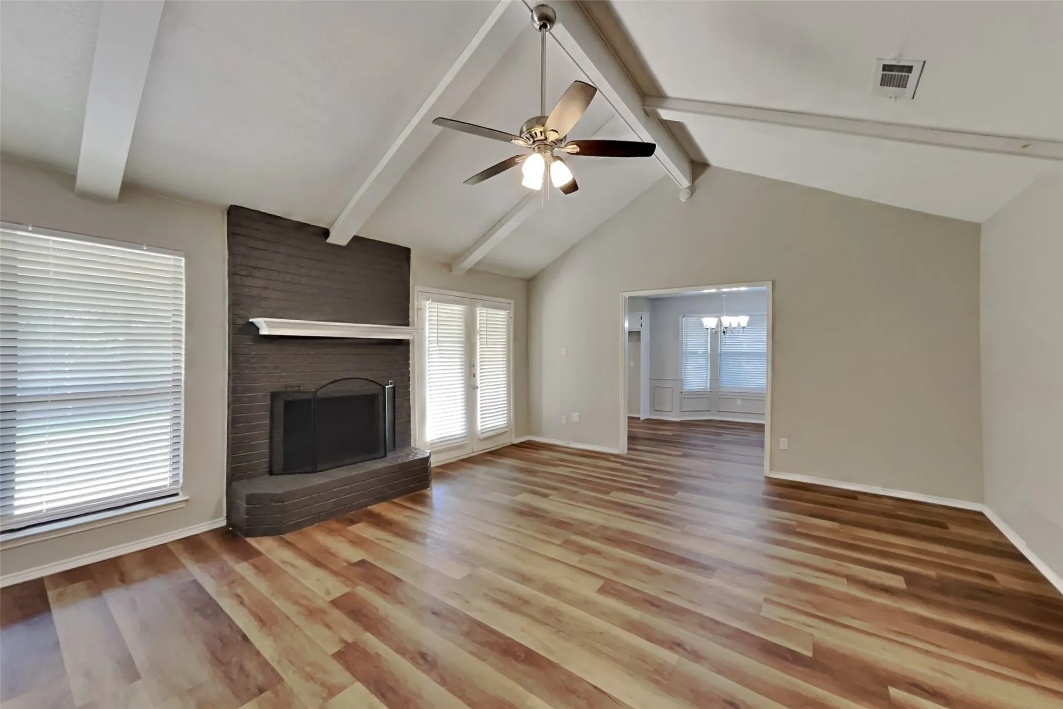 Single Family Residence For Rent in Tarrant County , 812 Wind Brooke Drive, Arlington, Texas 76001, 3 Bedroom, 2 Bathroom, 2 Garage spaces, 1,516 Sqft, built in 1986, mls#21398604, Real Estate Agent in Arlington, Homes For Rent in Tarrant county, Homes For Rent in Arlington, Realtor in Arlington Texas, Real Estate Brokerage Independent Realty Texas, Luminita Cordes Realtor