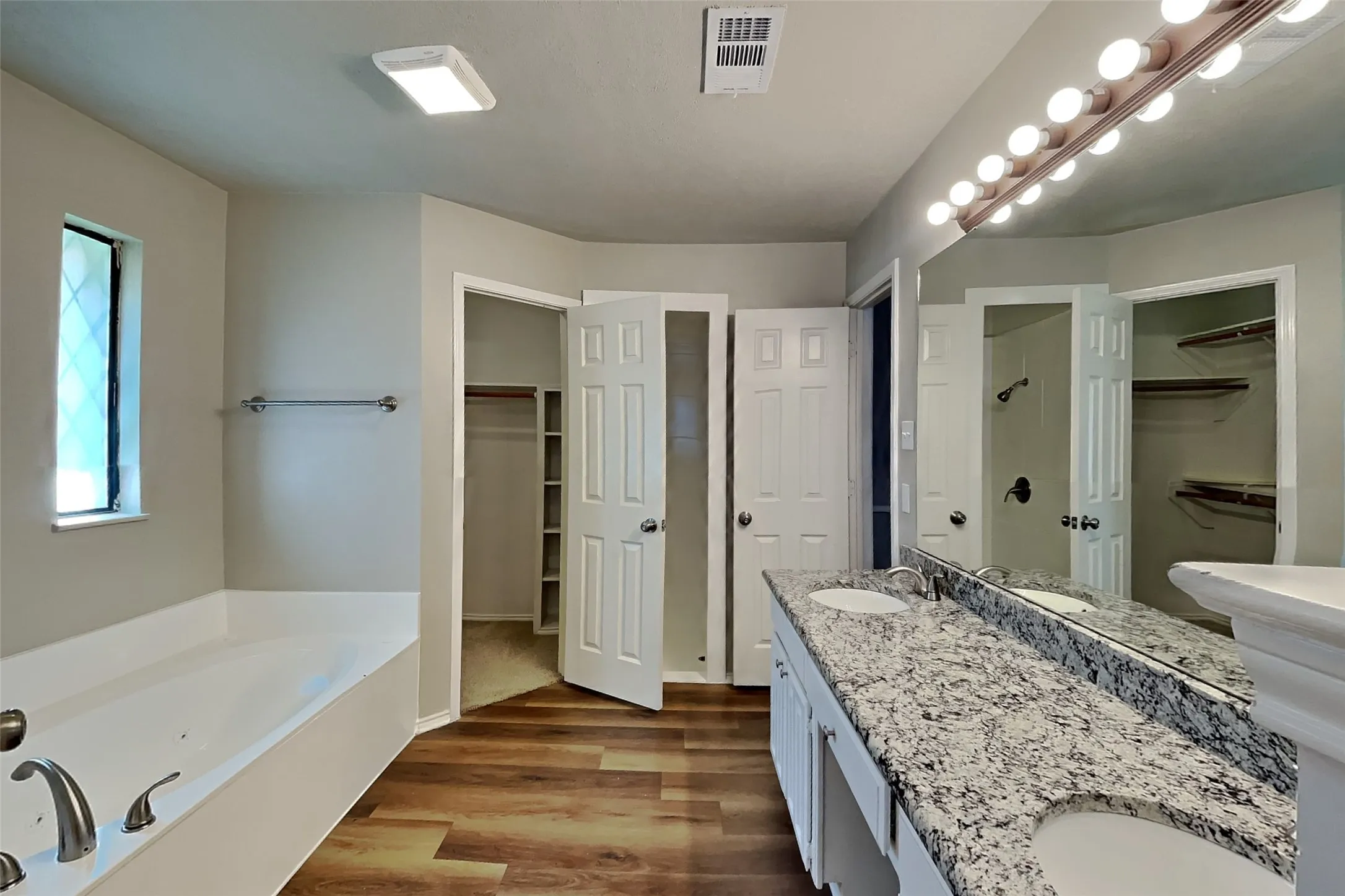 Single Family Residence For Rent in Tarrant County , 812 Wind Brooke Drive, Arlington, Texas 76001, 3 Bedroom, 2 Bathroom, 2 Garage spaces, 1,516 Sqft, built in 1986, mls#21398604, Real Estate Agent in Arlington, Homes For Rent in Tarrant county, Homes For Rent in Arlington, Realtor in Arlington Texas, Real Estate Brokerage Independent Realty Texas, Luminita Cordes Realtor