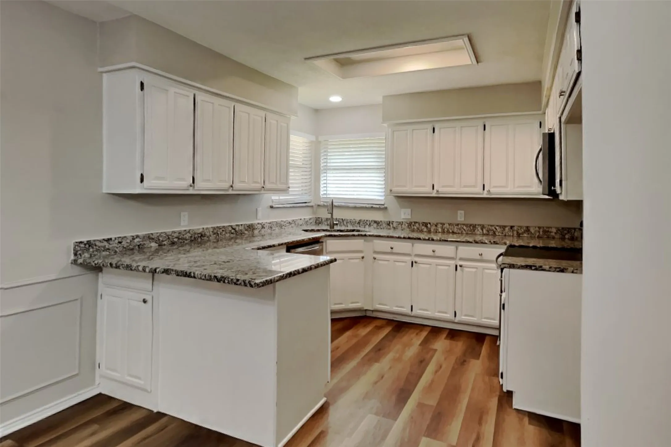 Single Family Residence For Rent in Tarrant County , 812 Wind Brooke Drive, Arlington, Texas 76001, 3 Bedroom, 2 Bathroom, 2 Garage spaces, 1,516 Sqft, built in 1986, mls#21398604, Real Estate Agent in Arlington, Homes For Rent in Tarrant county, Homes For Rent in Arlington, Realtor in Arlington Texas, Real Estate Brokerage Independent Realty Texas, Luminita Cordes Realtor
